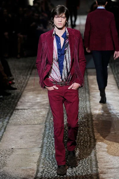 Look 17